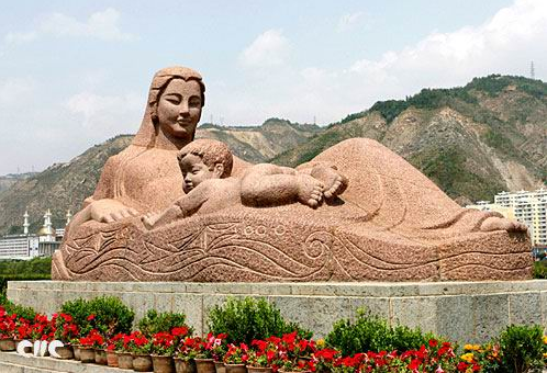 "Yellow River Mother" sculpture, by HeE, Gansu